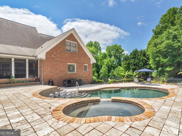 511 Clearwater Drive, Mcdonough, GA 30252