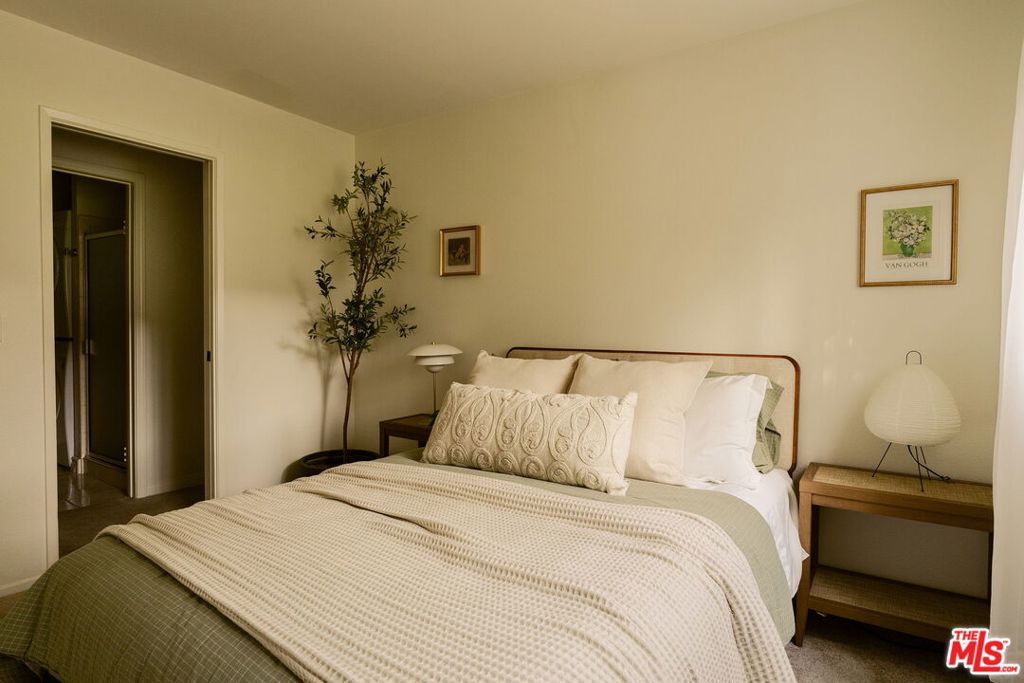 Image 17 of property listing at 5860 Benner Street 107, Los Angeles, CA 90042