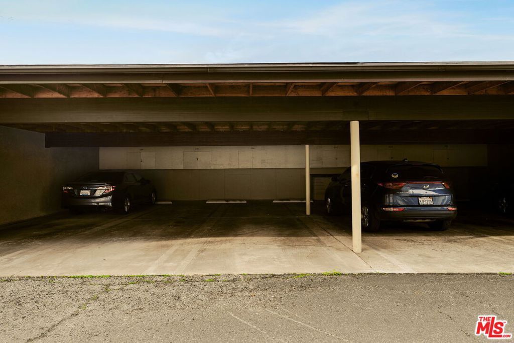 Image 24 of property listing at 5860 Benner Street 107, Los Angeles, CA 90042