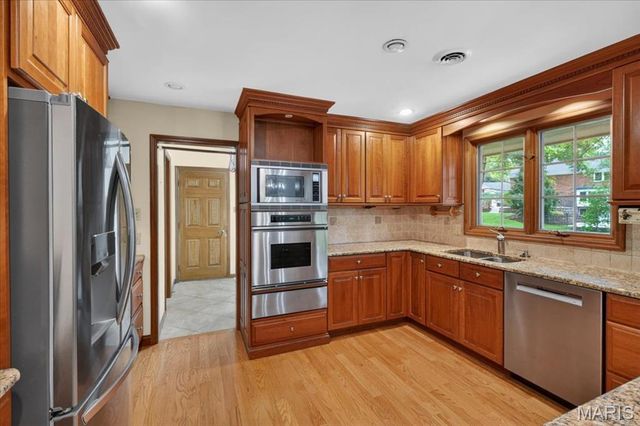 14014 Clairette Lane, Chesterfield, MO 63017