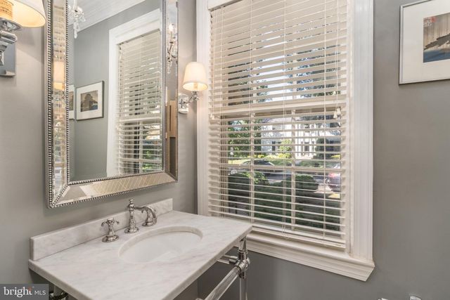 4920 PALISADE LN NW, Washington, DC 20016