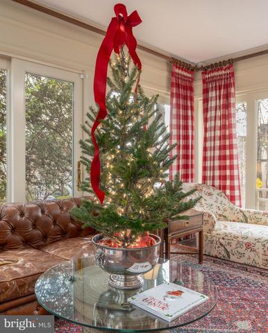 4920 PALISADE LN NW, Washington, DC 20016