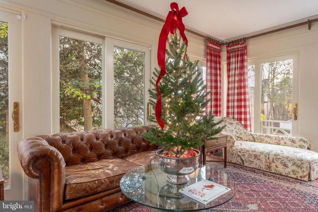 4920 PALISADE LN NW, Washington, DC 20016