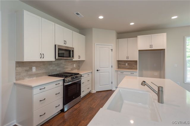 5142 Stavely Rd, Chester, VA 23831
