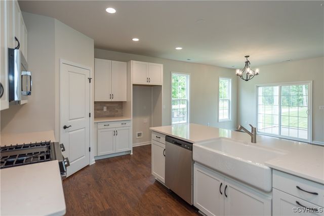5142 Stavely Rd, Chester, VA 23831