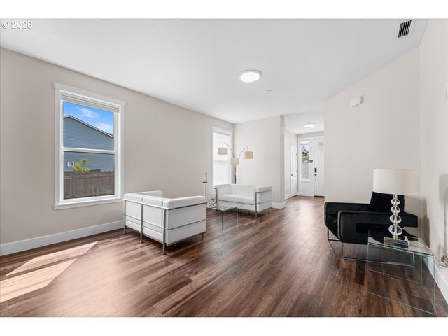 331 W MAPLE St, Washougal, WA 98671