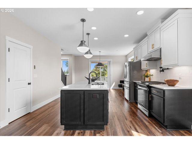 331 W MAPLE St, Washougal, WA 98671