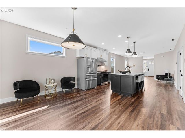 331 W MAPLE St, Washougal, WA 98671