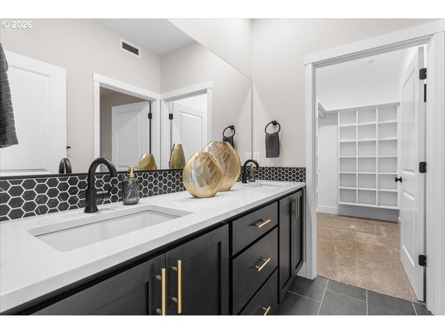 331 W MAPLE St, Washougal, WA 98671
