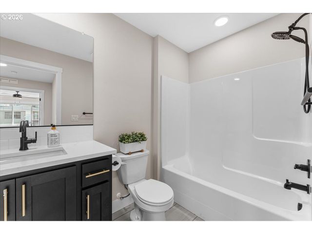 331 W MAPLE St, Washougal, WA 98671