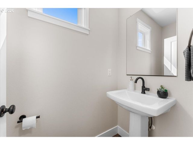 331 W MAPLE St, Washougal, WA 98671