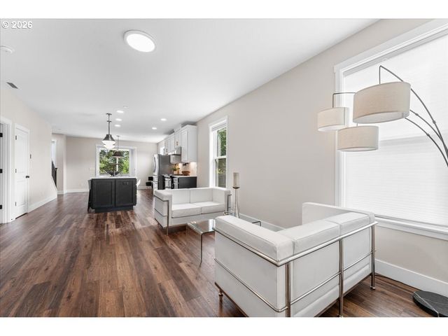 331 W MAPLE St, Washougal, WA 98671