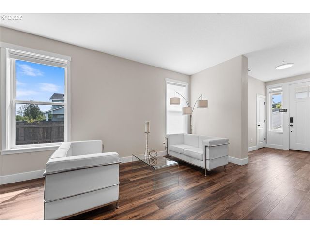 331 W MAPLE St, Washougal, WA 98671