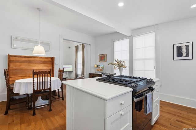 906 E CARSON ST, San Antonio, TX 78208