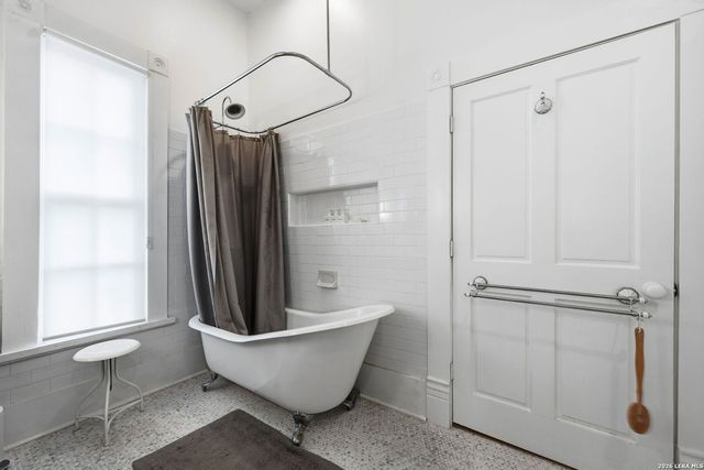 906 E CARSON ST, San Antonio, TX 78208