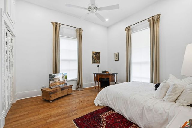 906 E CARSON ST, San Antonio, TX 78208