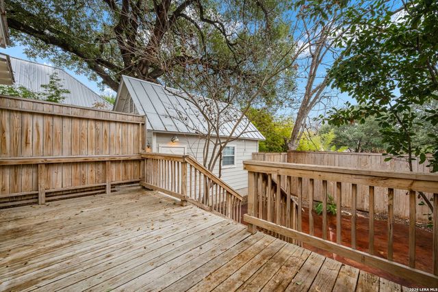 906 E CARSON ST, San Antonio, TX 78208