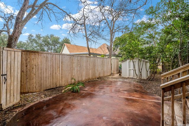 906 E CARSON ST, San Antonio, TX 78208