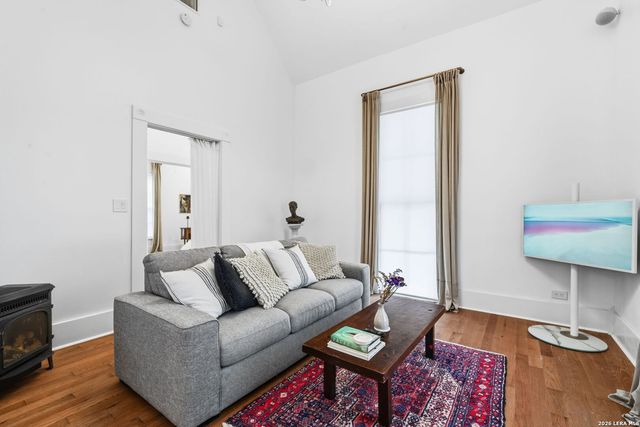 906 E CARSON ST, San Antonio, TX 78208