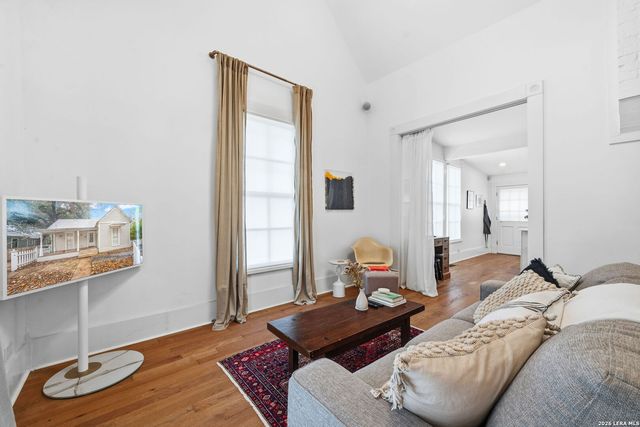 906 E CARSON ST, San Antonio, TX 78208