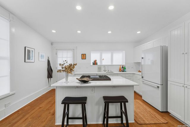 906 E CARSON ST, San Antonio, TX 78208