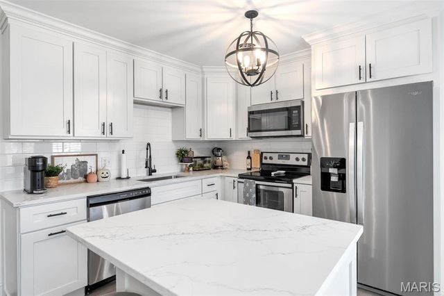 9070 Villaridge Court, St Louis, MO 63123