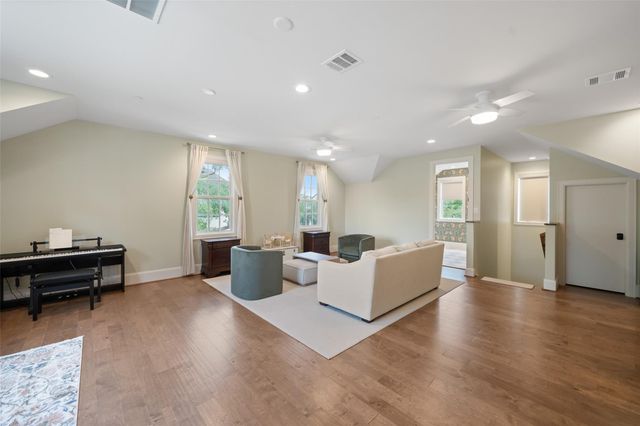 1110 Lone Star Drive, Houston, TX 77055