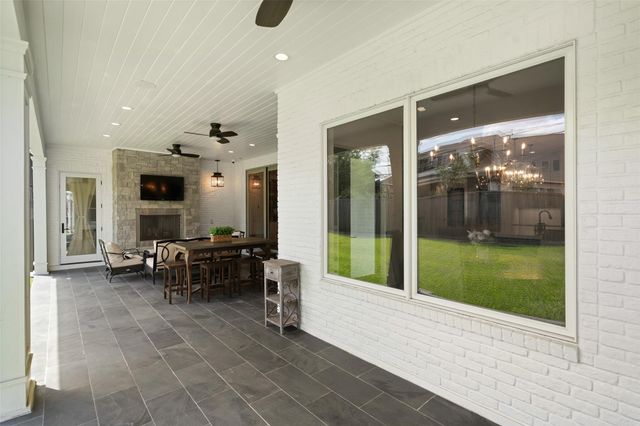 1110 Lone Star Drive, Houston, TX 77055
