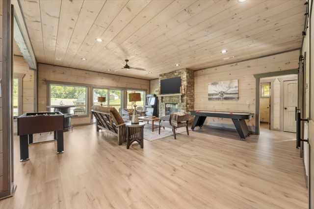 3598 Sugar Tree Drive, Sevierville, TN 37862