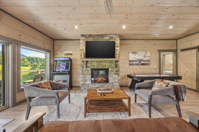 3598 Sugar Tree Drive, Sevierville, TN 37862