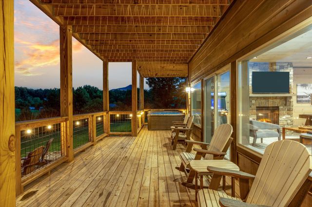 3598 Sugar Tree Drive, Sevierville, TN 37862