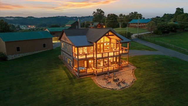 3598 Sugar Tree Drive, Sevierville, TN 37862