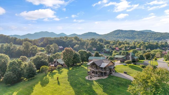 3598 Sugar Tree Drive, Sevierville, TN 37862