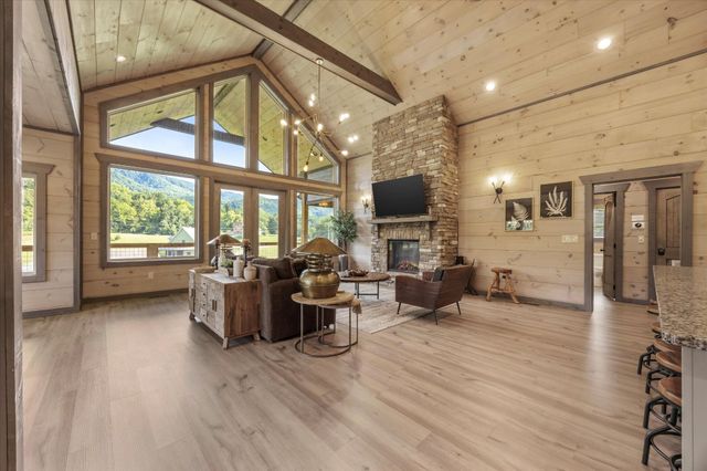 3598 Sugar Tree Drive, Sevierville, TN 37862