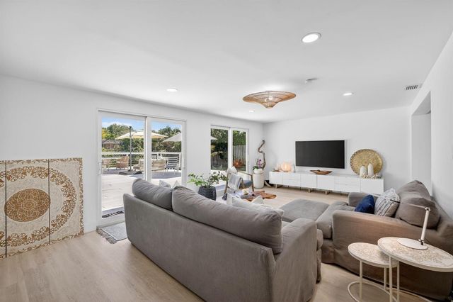 876 NW 6th Avenue, Boca Raton, FL 33432