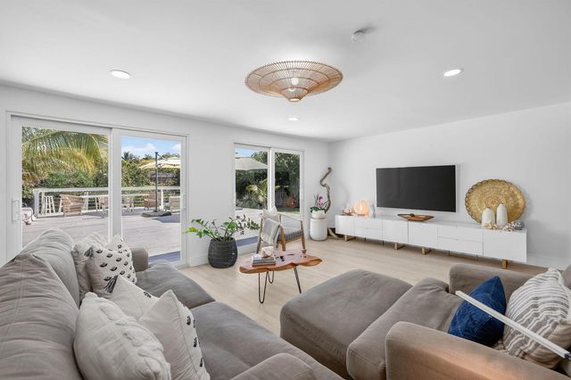 876 NW 6th Avenue, Boca Raton, FL 33432