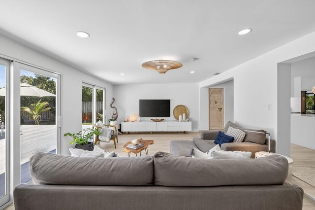 876 NW 6th Avenue, Boca Raton, FL 33432