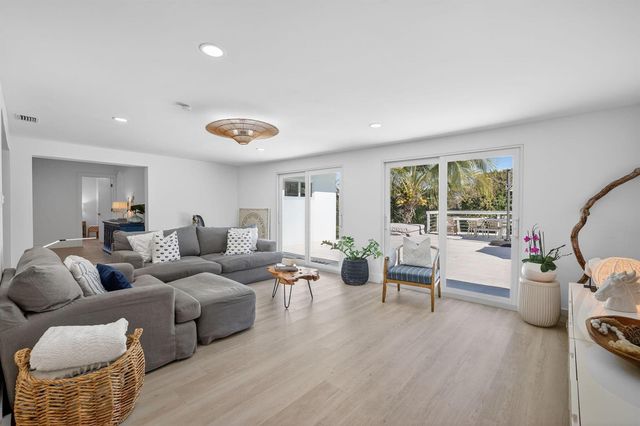 876 NW 6th Avenue, Boca Raton, FL 33432