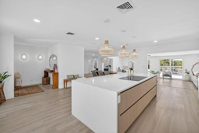876 NW 6th Avenue, Boca Raton, FL 33432
