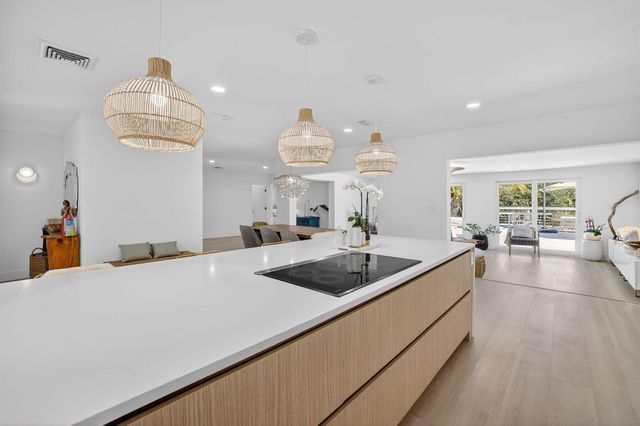 876 NW 6th Avenue, Boca Raton, FL 33432
