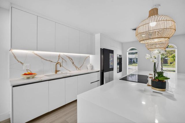 876 NW 6th Avenue, Boca Raton, FL 33432