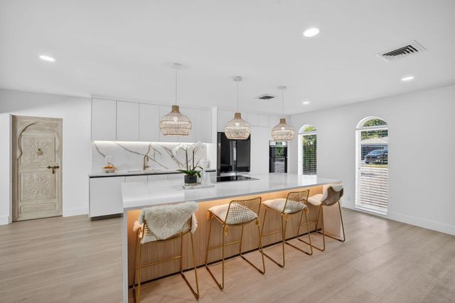 876 NW 6th Avenue, Boca Raton, FL 33432