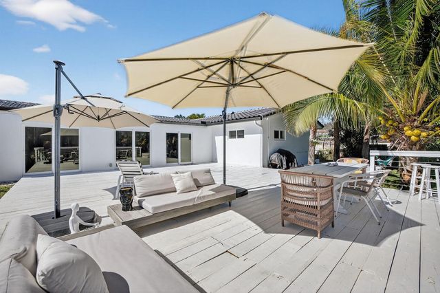 876 NW 6th Avenue, Boca Raton, FL 33432