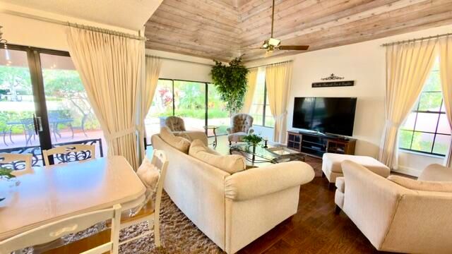 714 Deer Creek Via Genova, Deerfield Beach, FL 33442