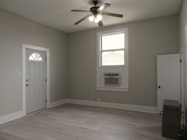 911 W Live Oak St, Coleman, TX 76834