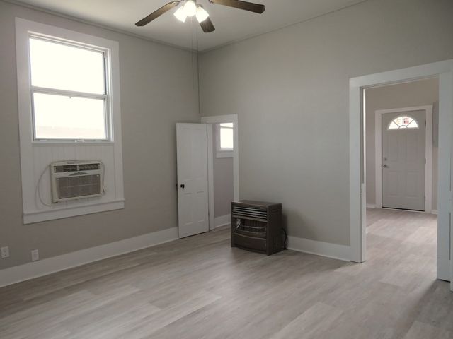 911 W Live Oak St, Coleman, TX 76834