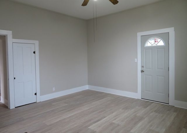 911 W Live Oak St, Coleman, TX 76834