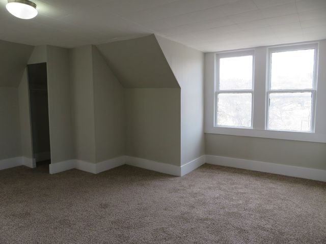 911 W Live Oak St, Coleman, TX 76834