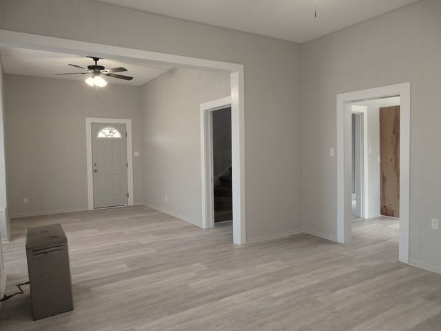 911 W Live Oak St, Coleman, TX 76834