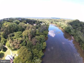 1091 OYSTER MILL RD, Camp Hill, PA 17011